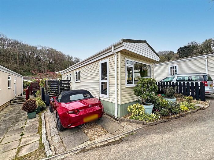 2 Bedroom Mobile/park Home For Sale In Cosawes Park Homes, Perranarworthal, Truro, TR3