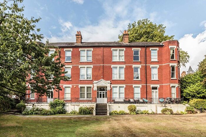 4 Bedroom Flat To Rent In Clevedon Road, East Twickenham, TW1
