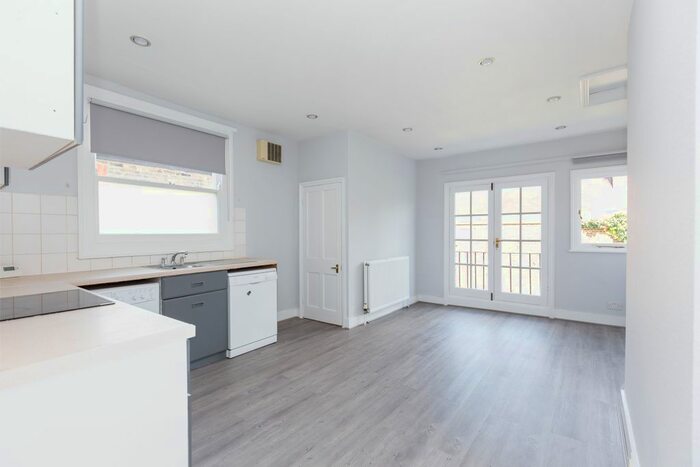2 Bedroom Flat To Rent In Fulham Palace Road, London, SW6