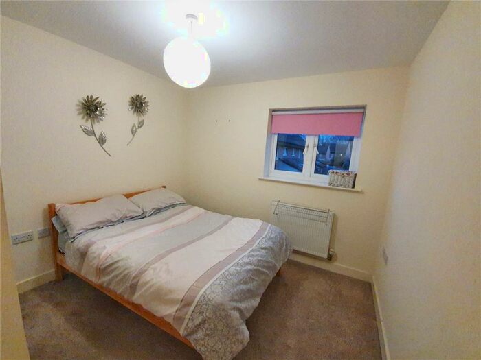 1 Bedroom Apartment To Rent In Canalside, Redhill, Surrey, RH1