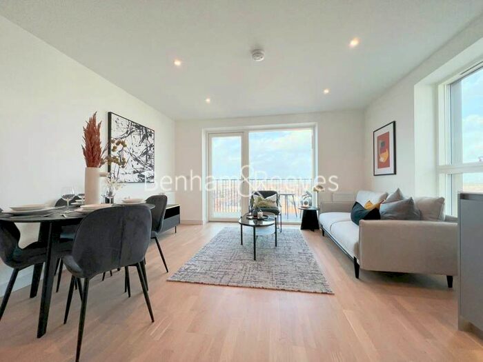 2 Bedroom Flat To Rent In Greenleaf Walk, Southall, UB1