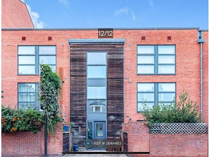 2 Bedroom Flat To Rent In Albion Road, London, N16