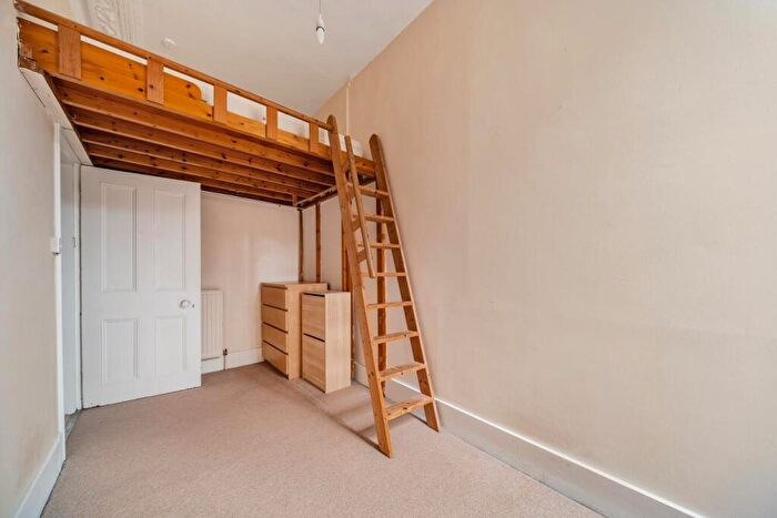1 Bedroom Flat For Sale In Beresford Road, Highbury, N5