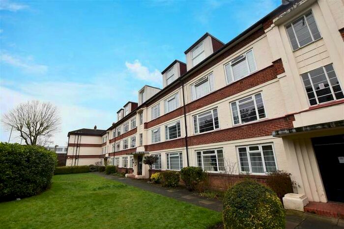 3 Bedroom Flat To Rent In Boston Manor Road, Brentford, TW8