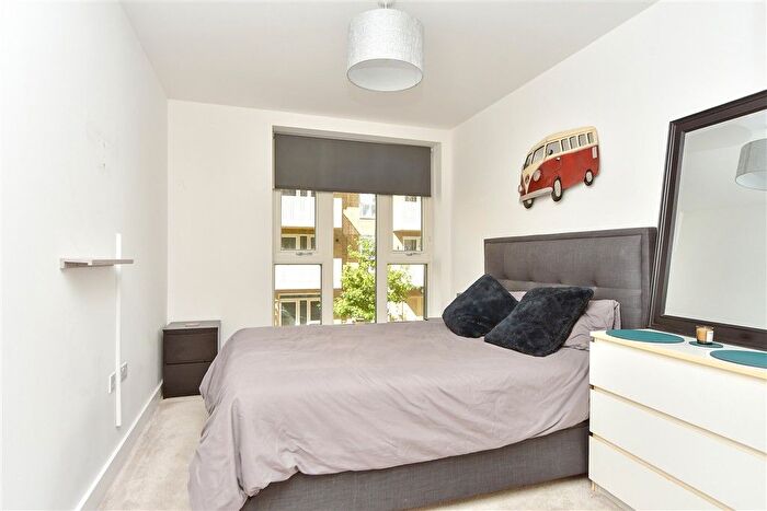 1 Bedroom Flat For Sale In Corys Road, Rochester, Kent, ME1