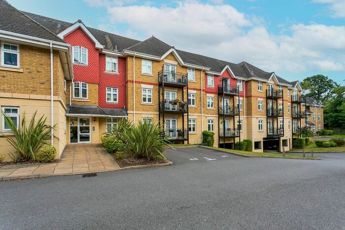 2 Bedroom Flat To Rent In Mayfield Court, London Road, Bushey, Herts, WD23