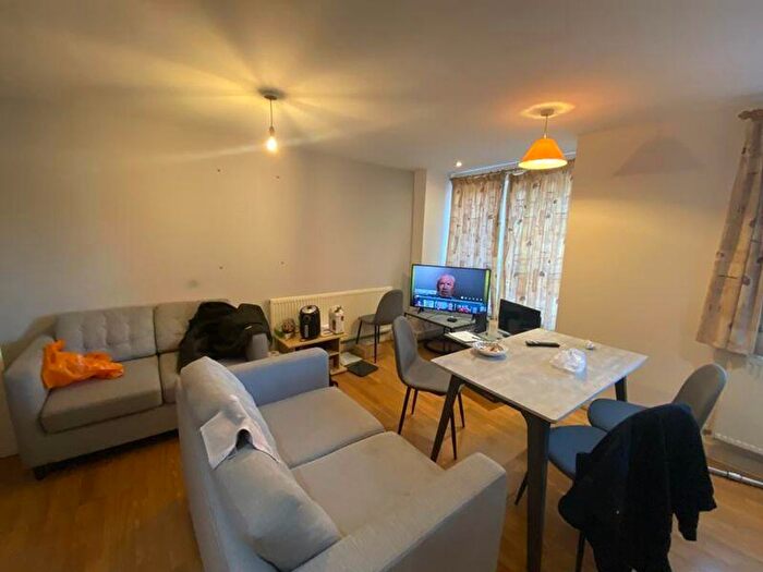4 Bedroom Flat To Rent In Chapel Court, Castle Boulevard, Nottingham, NG7