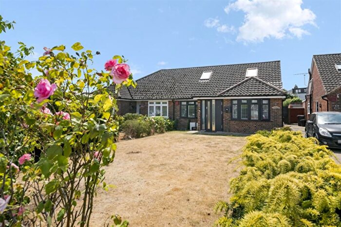 4 Bedroom Semi-Detached Bungalow For Sale In Westacott, Hayes, UB4
