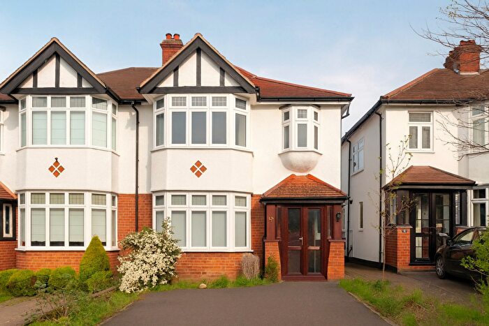 3 Bedroom Semi Detached House For Sale In Eden Way, Beckenham, BR3