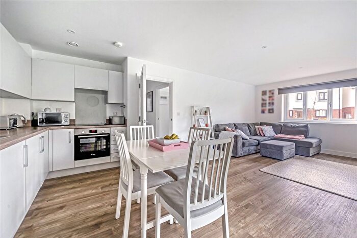 2 Bedroom Flat For Sale In Flat, Hirst House, Quiller Avenue, Arborfield Green, RG2