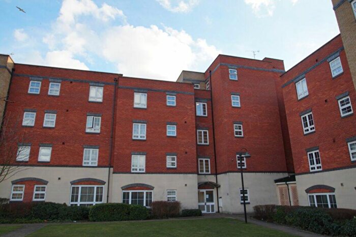 2 Bedroom Flat To Rent In Holyhead Mews, SL1