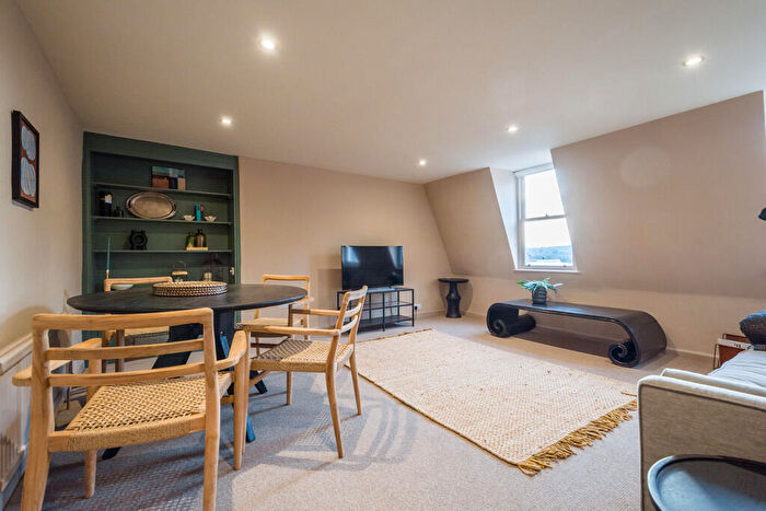 2 Bedroom Apartment To Rent In Gay Street, Bath, BA1