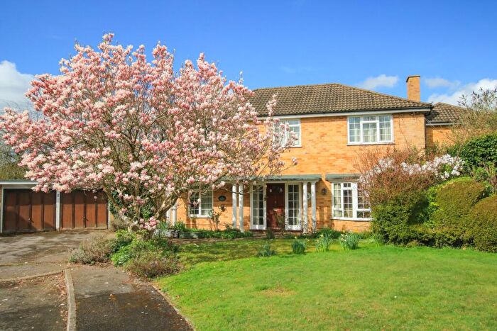 4 Bedroom Detached House For Sale In Martins Drive, Wokingham, RG41