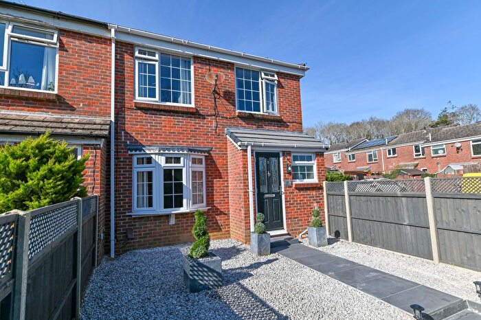 3 Bedroom End Terrace House For Sale In Broom Close, Waterlooville, PO7