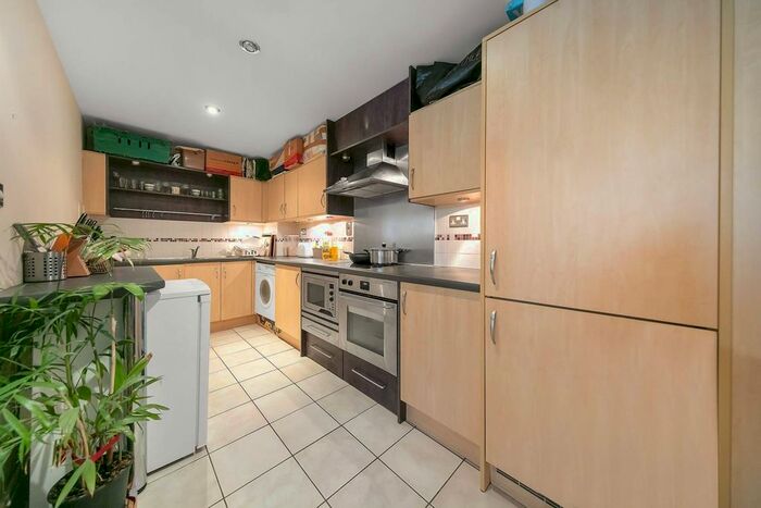 1 Bedroom Flat To Rent In Smugglers Way, Wandsworth Town, London, SW18