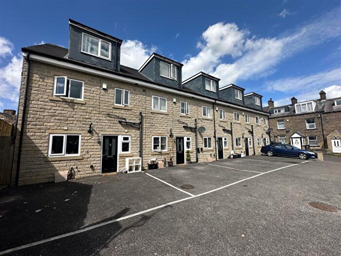3 Bedroom End Of Terrace House To Rent In Jubilee Street North, Halifax, HX3