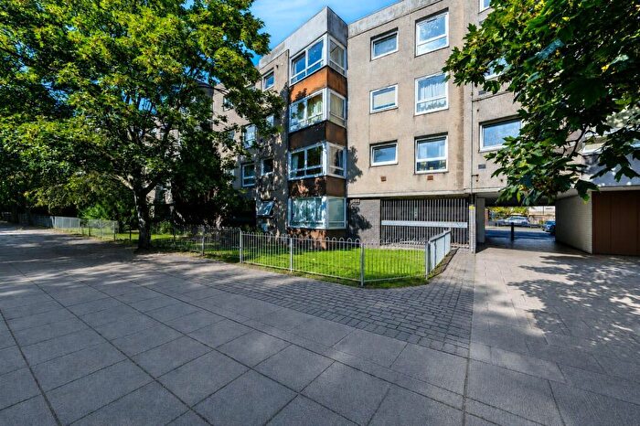 2 Bedroom Flat For Sale In Giles Street, Edinburgh, Midlothian, EH6