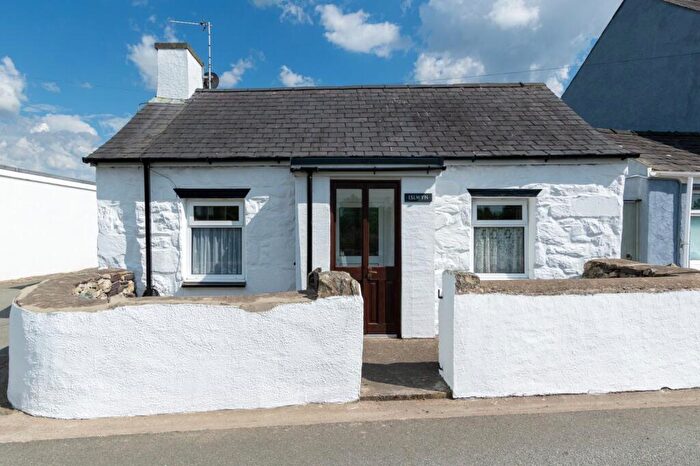 1 Bedroom Bungalow For Sale In Llanrug, Gwynedd, LL55