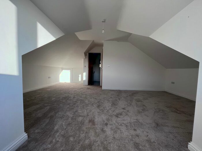 4 Bedroom Bungalow To Rent In Coombe Vale Road, Teignmouth, TQ14