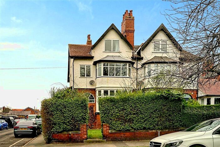 3 Bedroom Flat To Rent In Shaftesbury Avenue, Leeds, West Yorkshire, Uk, LS8