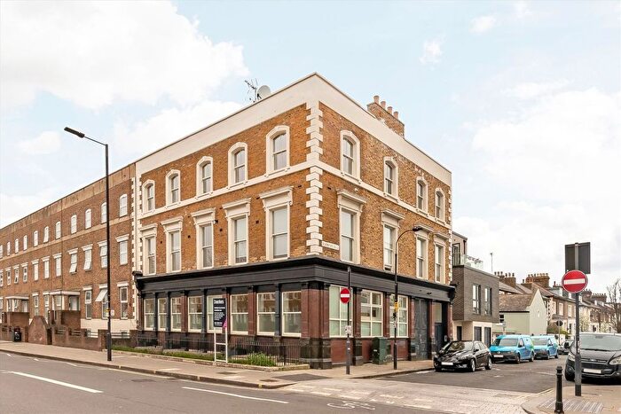 2 Bedroom Flat For Sale In Goldhawk Road, Shepherds Bush, W12