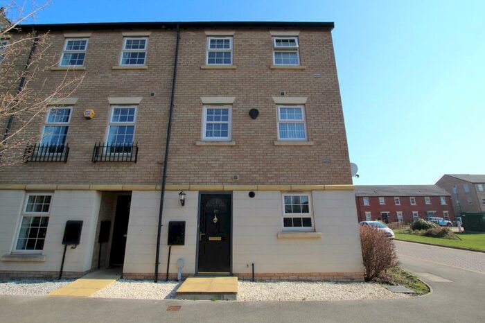 2 Bedroom End Of Terrace House To Rent In Legends Way, Hull, HU4