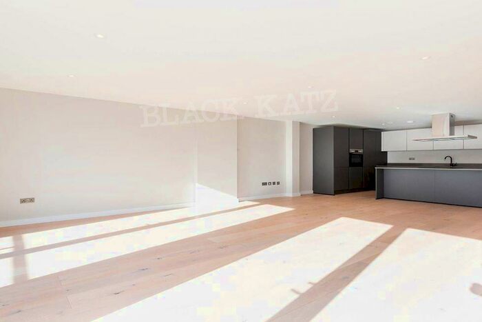 3 Bedroom Flat To Rent In Tottenham Lane, N8