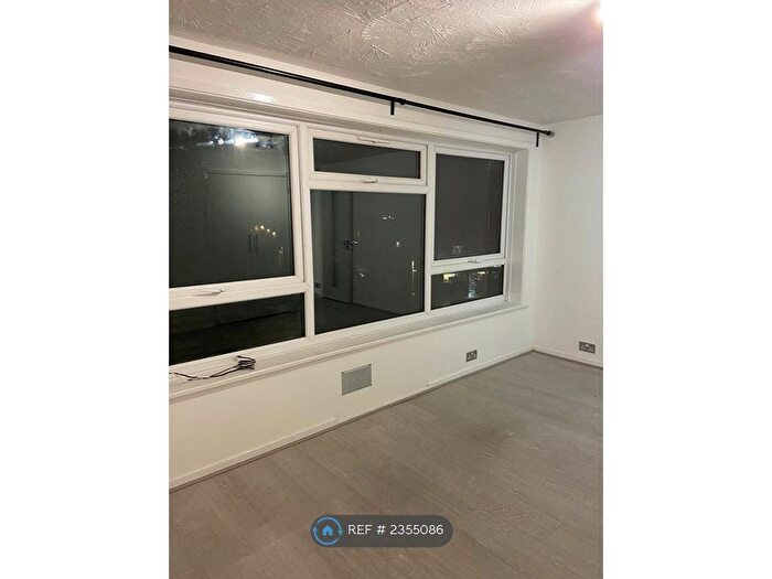 Studio To Rent In Felbridge Court, Harlington, UB3