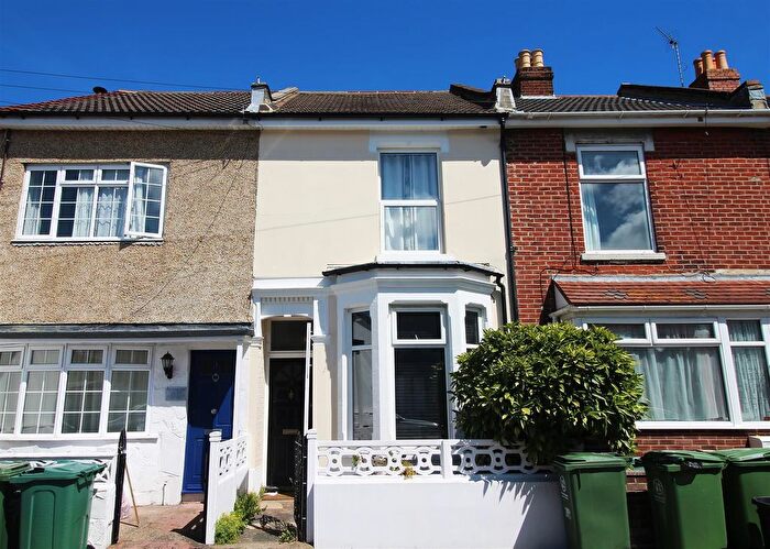 5 Bedroom Terraced House To Rent In Wyndcliffe Road, Southsea, PO4