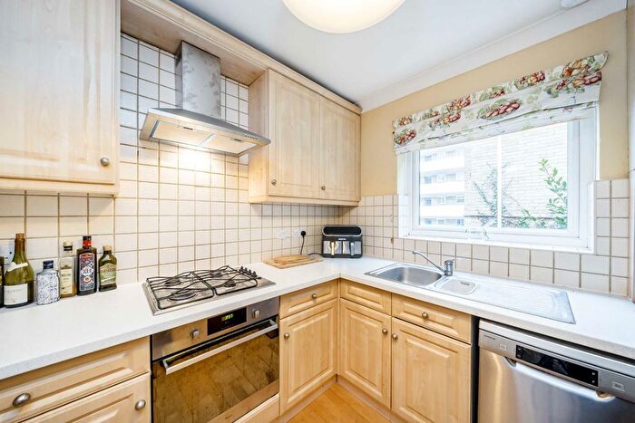 2 Bedroom Flat For Sale In Upper Richmond Road, London, SW15