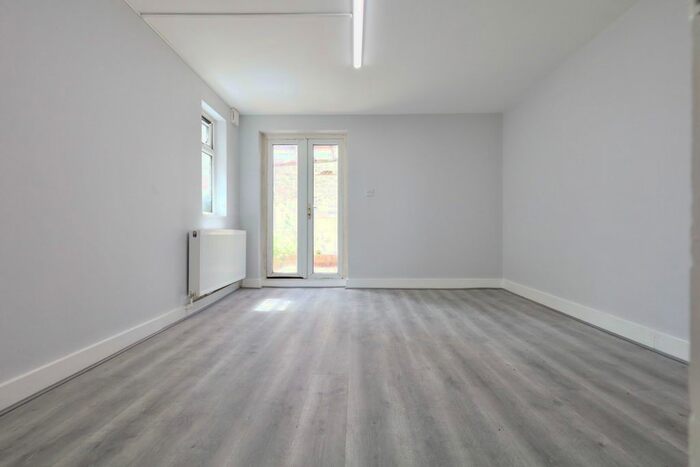 1 Bedroom Flat To Rent In Kyverdale Road, London, N16