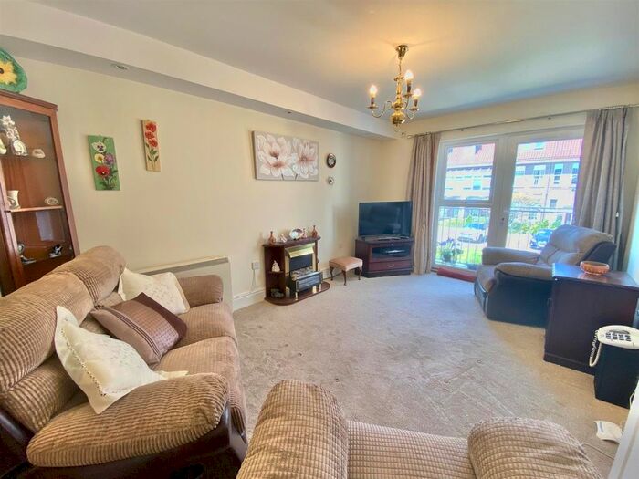 1 Bedroom Flat To Rent In Willow Court, Clyne Common, Swansea, SA3