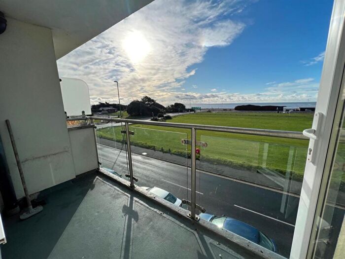 1 Bedroom Flat To Rent In South Terrace, Littlehampton, BN17