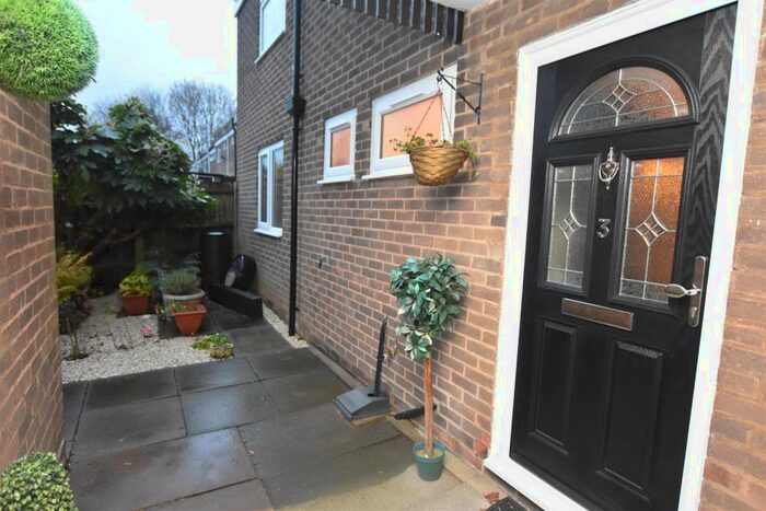 2 Bedroom House To Rent In Bullace Croft, Birmingham, B15