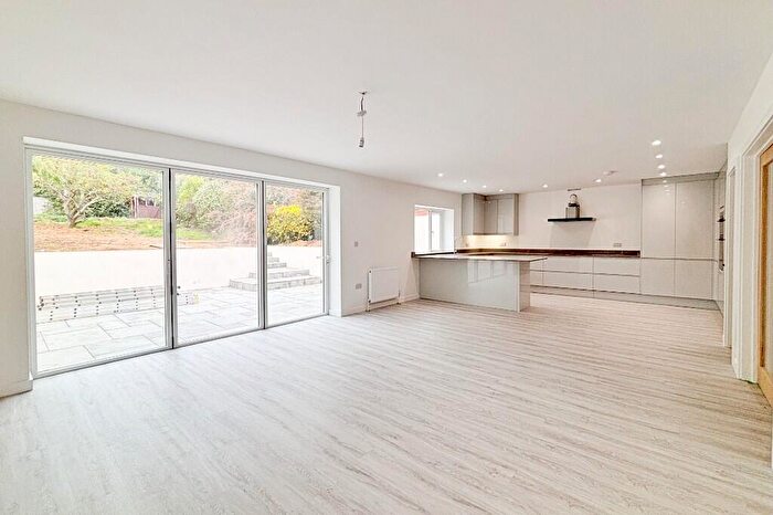 4 Bedroom Detached House For Sale In Springdale Avenue, Broadstone, BH18