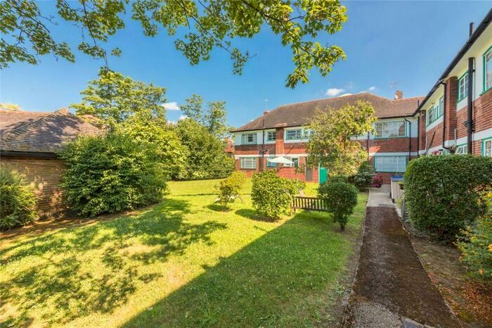 2 Bedroom Apartment To Rent In Ossulton Way, Hampstead Garden Suburb, London, N2
