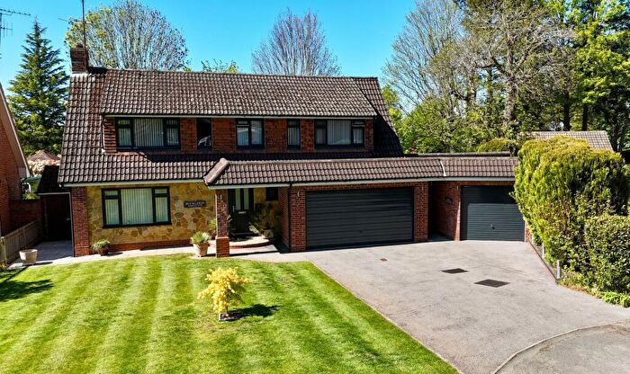 4 Bedroom Detached House For Sale In Roebuck Close, Ashtead, KT21