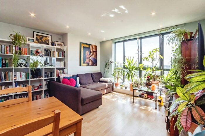 2 Bedroom Property To Rent In Bellar Gate, Nottingham, NG1