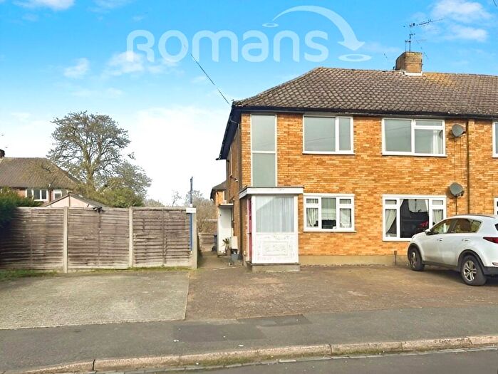 2 Bedroom Flat To Rent In Hillside, Maidenhead, SL6