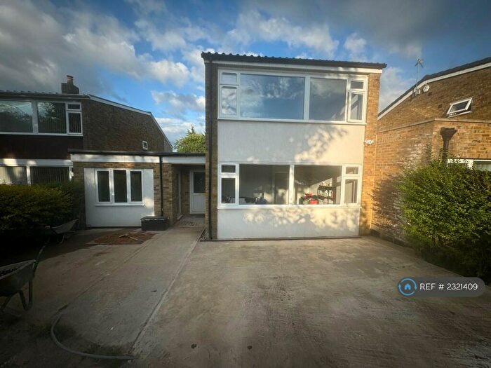 4 Bedroom Detached House To Rent In Thrush Avenue, Hatfield, AL10