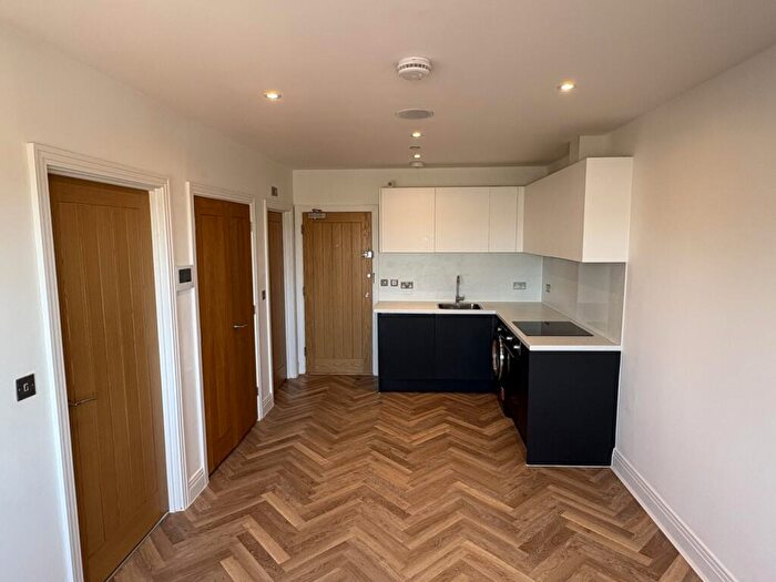 1 Bedroom Flat For Sale In Cleeve Road, Leatherhead, Surrey, KT22
