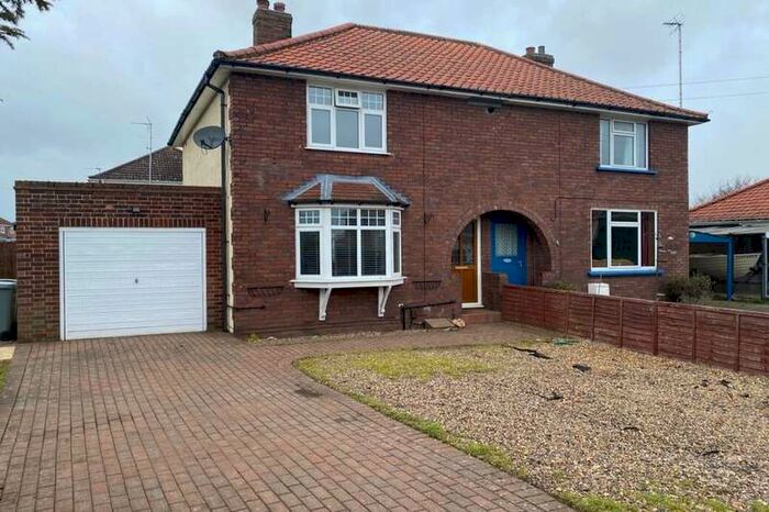 3 Bedroom Semi-Detached House To Rent In Rushmore Road, Norwich, NR7