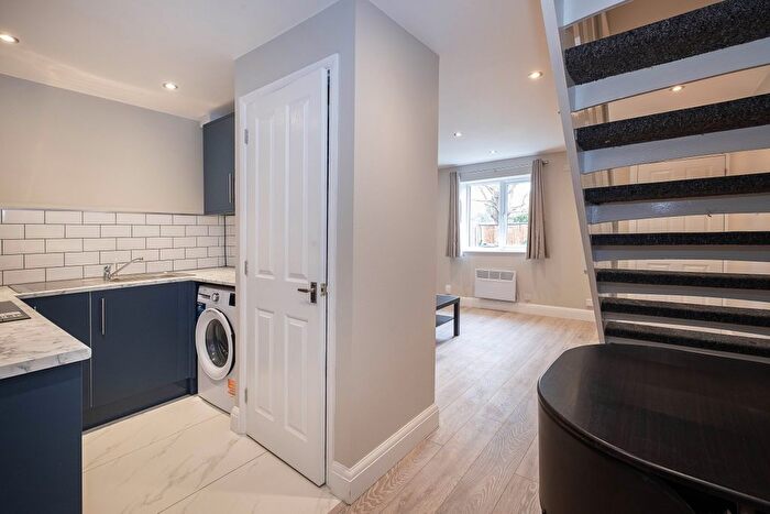 1 Bedroom Terraced House To Rent In Vine Place, Hounslow, TW3