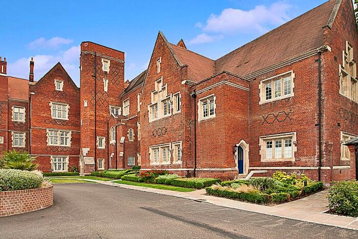 2 Bedroom Flat To Rent In The Galleries, Warley, Brentwood CM14