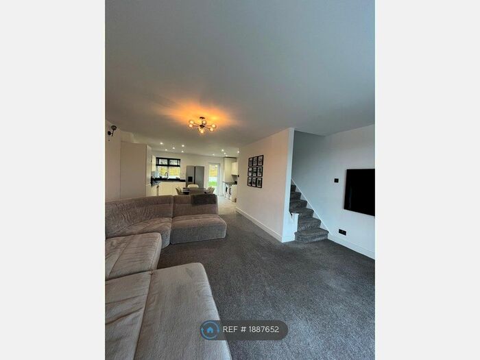 3 Bedroom Semi-Detached House To Rent In Poyntens, Rayleigh, SS6