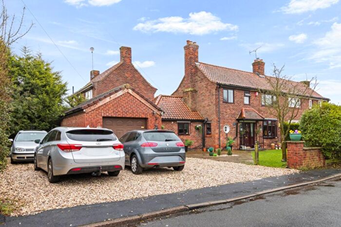 3 Bedroom Semi-Detached House For Sale In Littleborough Lane, Marton, DN21