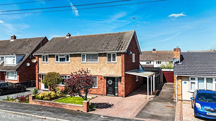 3 Bedroom Semi Detached House For Sale In Lavender Road, Tamworth, Staffordshire, B77