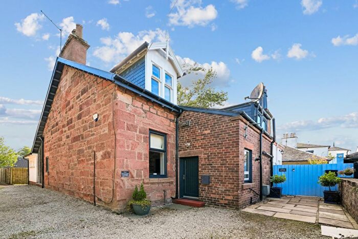3 Bedroom Semi-Detached House For Sale In Hamilton Road, Bothwell, Glasgow, G71