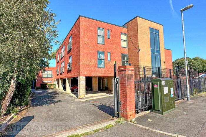 2 Bedroom Flat To Rent In St. Georges Villa, Broadway, Oldham, Greater Manchester, OL9