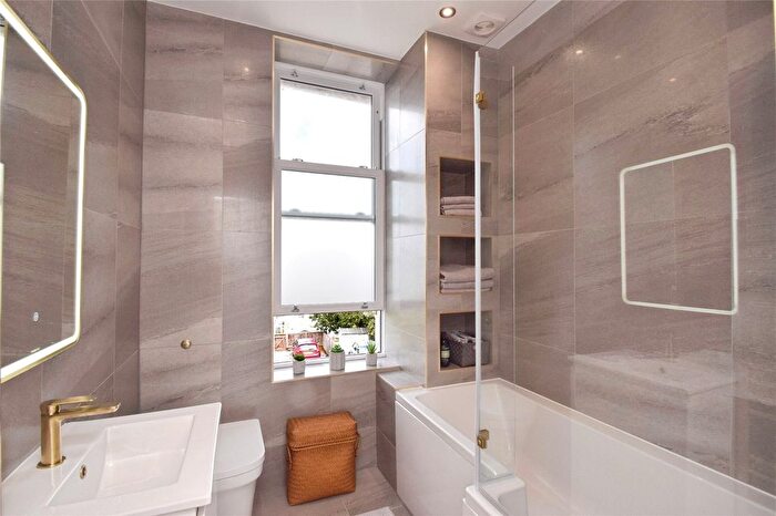 3 Bedroom Semi-detached House For Sale In Park Avenue, Mumbles, Swansea, SA3